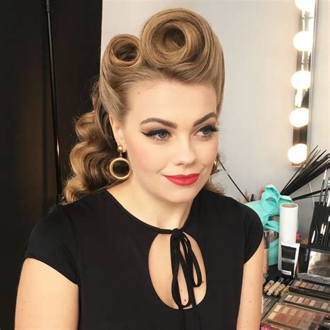 40 Pin Up Hairstyles For The Vintage Loving Girl Artofit