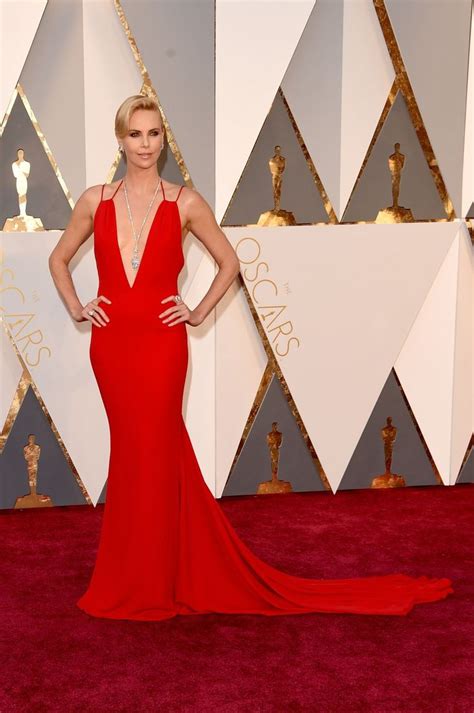 70 Of The Most Iconic Oscar Gowns Of All Time Oscar Gowns Skirt