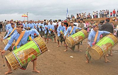 Doll alat musik tradisional bengkulu gendang melayu gendang panjang alat musik riau Gendang Beleq Pertunjukan Alat Musik Tradisional Suku ...