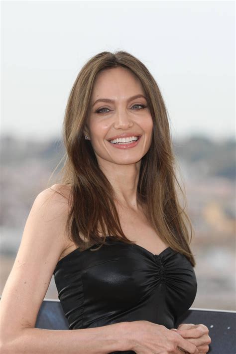 Angelina Jolie Nehlanatinal