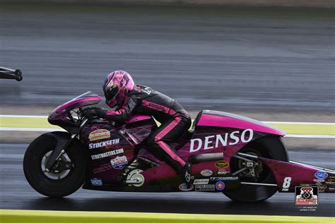 Nhra Pro Stock Motorcyclist Angie Smith Breaks 200 Mph Barrier Cbs