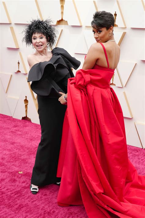 Oscars Red Carpet 2022 All Looks Fashion Dresses On Nicole Kidman