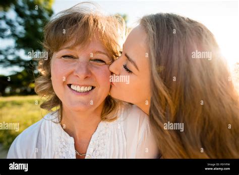 Beso Adolescente Adolescente Fotos E Imágenes De Stock Alamy