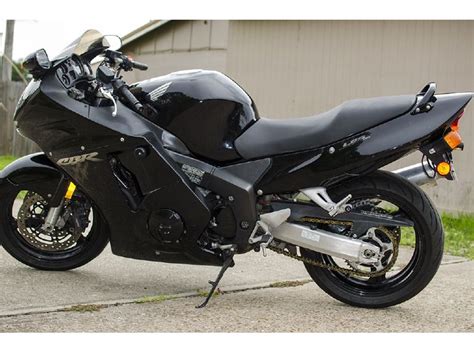 So, for someone that's never had an xx, they would look at the price and while i'm not in the market, could you comment on the fork brace? 1997 Honda CBR Blackbird 1100XX for sale on 2040motos