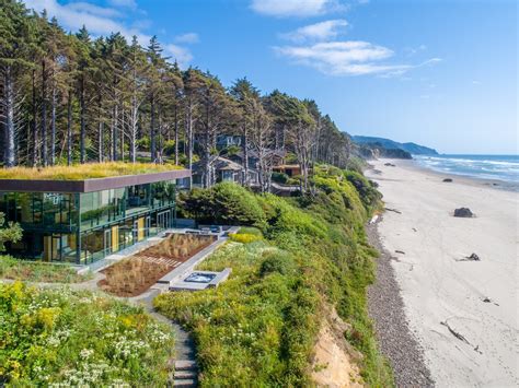 This Breathtaking Oceanfront House in Oregon Lists for 5.8M (5 Photos