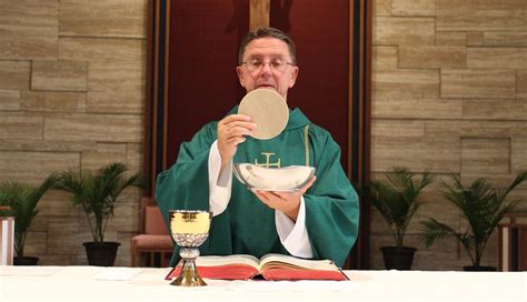 Esta Es La Verdad De Cómo Pierden El Tiempo Los Sacerdotes Católicos