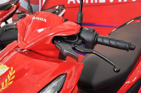Boon siew honda melihat potensi besar di segmen skuter matik (skutik) dan memutuskan untuk menghadirkan vario 150 baru ini. Boon Siew Honda Launches New Honda Vario 150 In Malaysia ...