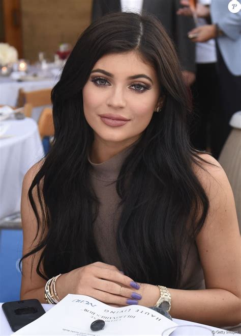Reality television series keeping up with the kardashians. Kylie Jenner deu à luz pequena Stormi Jenner Webster, no ...
