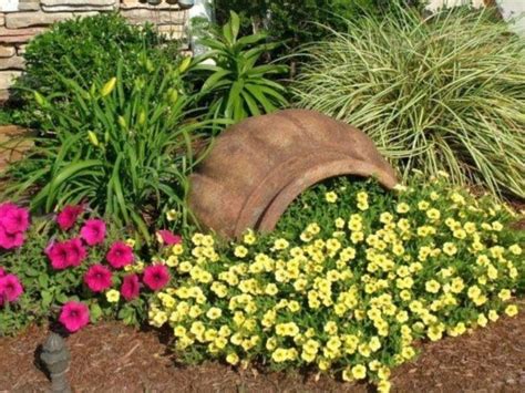 Best Spilled Flower Pot Ideas To Going Spring 04 Backyard Garden