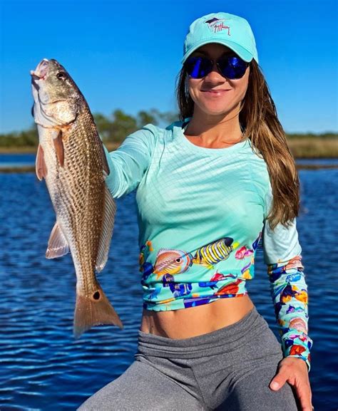 Épinglé Sur Women Fishing