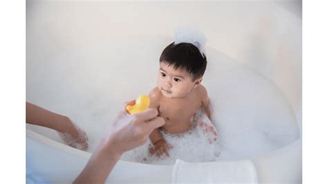 How To Make The Most Bubbly Bubble Bath Baby Bath Moments