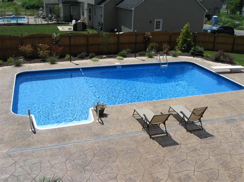 Plus, this will give your pool the nested look, making it very dynamic. Rectangle Swimming Pool | Pool porch, Swimming pools ...