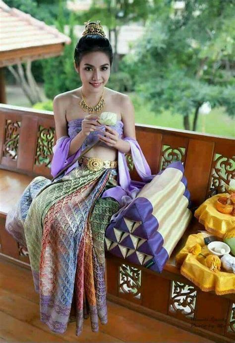 King Thailand Thailand Dress Thai Traditional Dress Thai Dress Thai Style Photography Poses