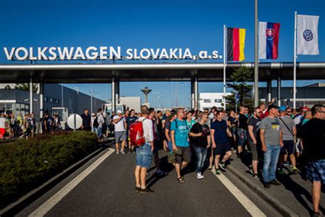 Bomb Alert Announced At Vw Plant Meanwhile Negotiations Are Set To