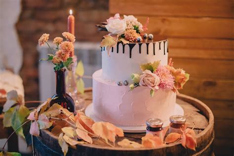 16 Delicious Fall Wedding Cake Flavors That Youll Love