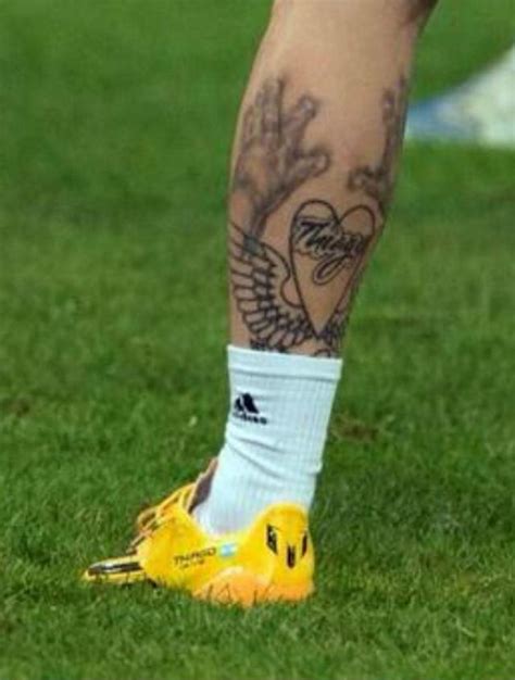 Poco a poco el jugador ha ido cubriendo su brazo y. El nuevo tatuaje de Messi - Futbol Sapiens
