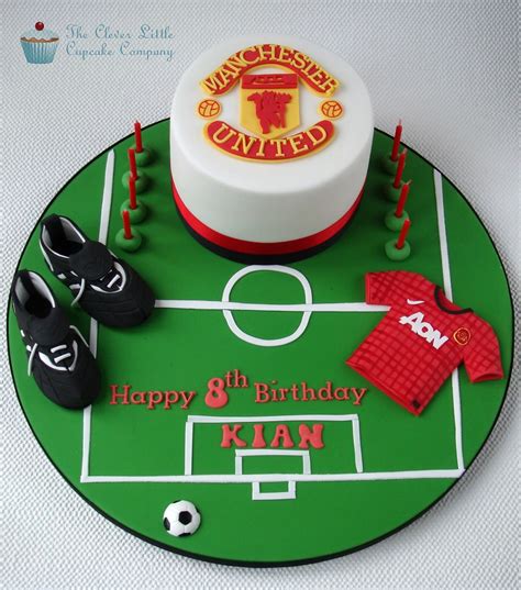 Baby shower custom unique custom unique contemporary modern sculpted fondant 3d groom's or birthday cake football field. Manchester United Cake | Vanilla sponge with football ...