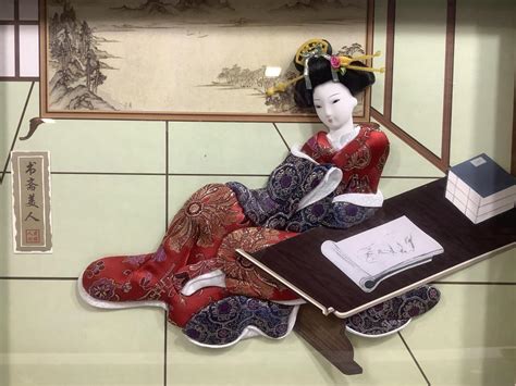 Lot Japanese Sitting Geisha Shadow Box Artwork