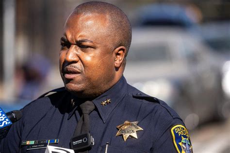 oakland police officers welcome new chief of police