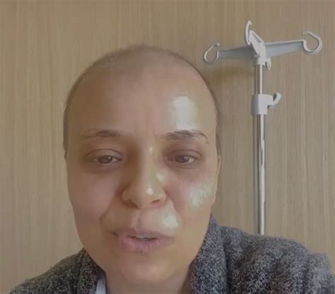 من داخل غرفتها في المستشفى زينب الناجم تعلن أنها ستخضع لعملية جراحية وتطلب الدعاء من جمهورها