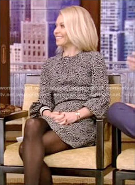 Celebrity Legs And Feet In Tights Kelly Ripa`s Legs And Feet In Tights 7