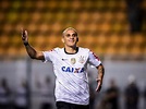 Fábio Santos no Corinthians: lateral chega para ser mais um líder do elenco