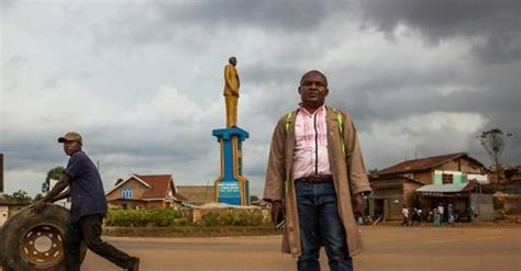 Log in and enjoy your email. RDC: Sauveur Mulwana sculpte pour l'histoire et la paix - Le Point