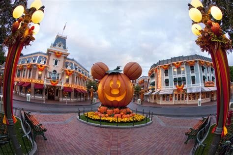This Is Halloween At Disneyland Heres What It Looks Like Now At
