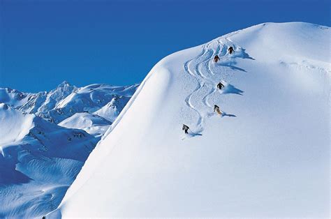 Snow Skiing Wallpaper