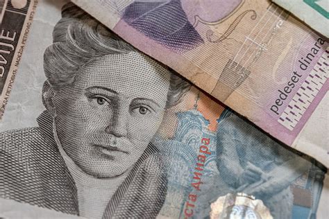 Fria Bild Pappers Pengar Serbien Kontanter Serbisk Dinar Valuta