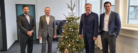 Nelly visits dr christian jessen to discuss her chronic condition. Neue Equity Partner: Dr. Natalello und Christian Giloth ...