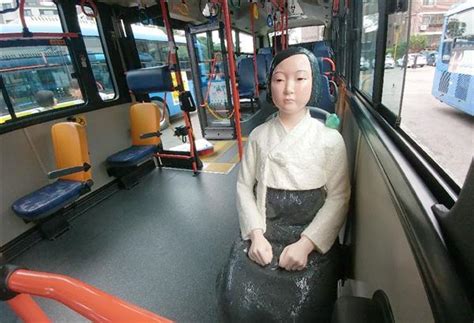 【動画あり】ソウルで慰安婦像乗せた路線バスの運行開始 強化プラスチック製 座席に固定 産経ニュース