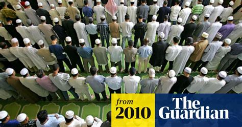 media and politicians fuel rise in hate crimes against muslims crime the guardian