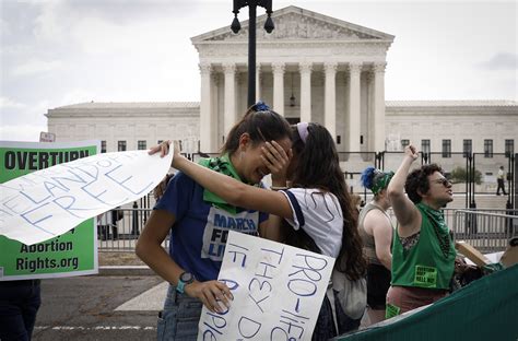 Photos Emotions Run High As Supreme Court Reverses Roe Vs Wade