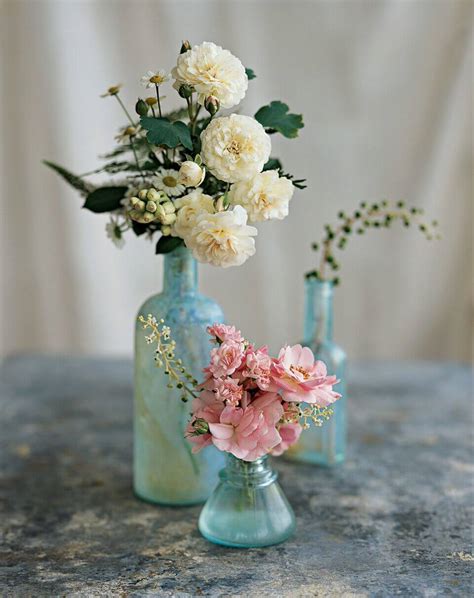 Simple And Beautiful Flower Arrangements To Welcome Company