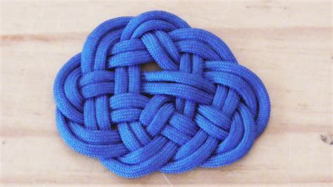 How to attach a buckle to a paracord bracelet. How To Make A Decorative Jury Mast Knot Mat With Paracord - YouTube