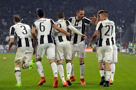 Profilo twitter ufficiale della juventus. Juventus, svelato il nuovo kit di allenamento: Adidas ...