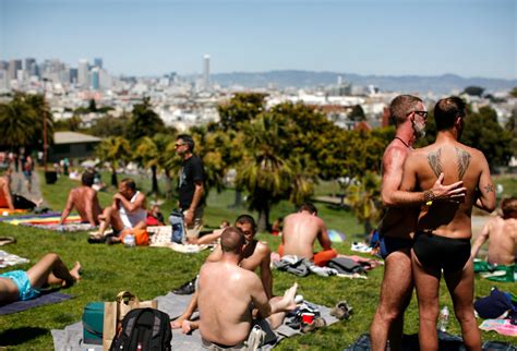 Celebration Of Gay Pride In San Francisco Masks Community In Transition The New York Times