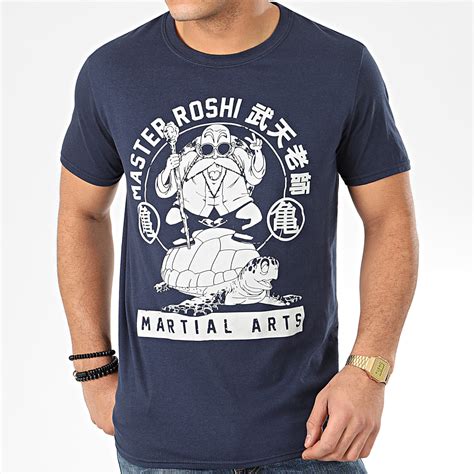 La marque a dévoilé une capsule centrée sur le manga, très graphique et colorée, autour de pièces du vestiaire. Dragon Ball Z - Tee Shirt Master Roshi Bleu Marine ...