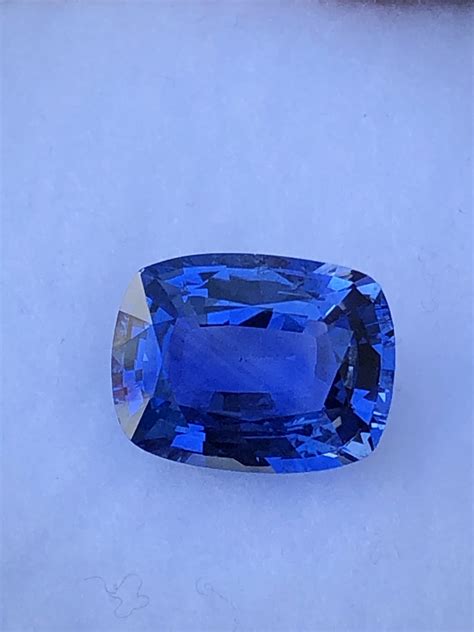 Certified Blue Sapphire [Vivid Blue] 4.19cts - Lihiniya Gems