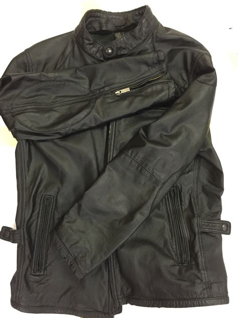 Make sure there's no direct heat can be very bad for leather, especially if it has just been moisturized, so don't dry the jacket in a machine or use a blow dryer.6 x research. Leather Jacket Cleaning - Leather Jacket Restoration