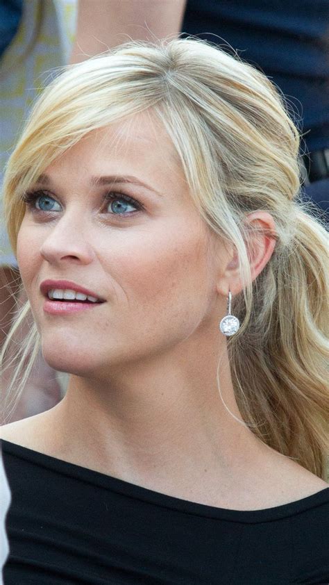Hair Styles Reese Witherspoon With Loosely Pulled Back Blond Tresses Reese
