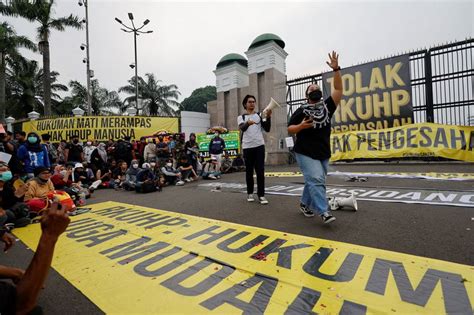 Media Asing Soroti Kriminalisasi Perzinahan Dan Kumpul Kebo Dalam Kuhp