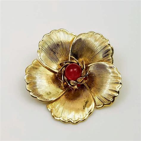 Vintage Gold Tone Flower Brooch Red Moonglow Center Flower Brooch Romantic Jewelry Ts For