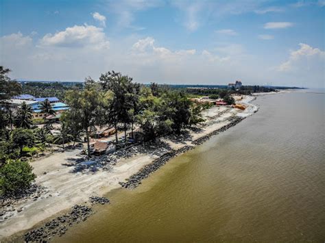 Lot 2984 jalan jati, pantai remis 45800 jeram, kuala selangor. 5 Pantai Best di Selangor - TripJalan