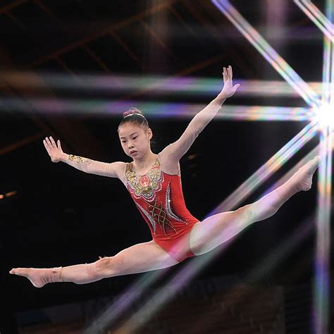 Olympics Chinese Gymnast Guan Chenchen Wins Womens Balance Beam Cgtn
