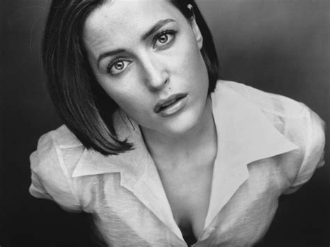 Gillian Anderson | Gillian anderson, Gillian anderson young, Anderson