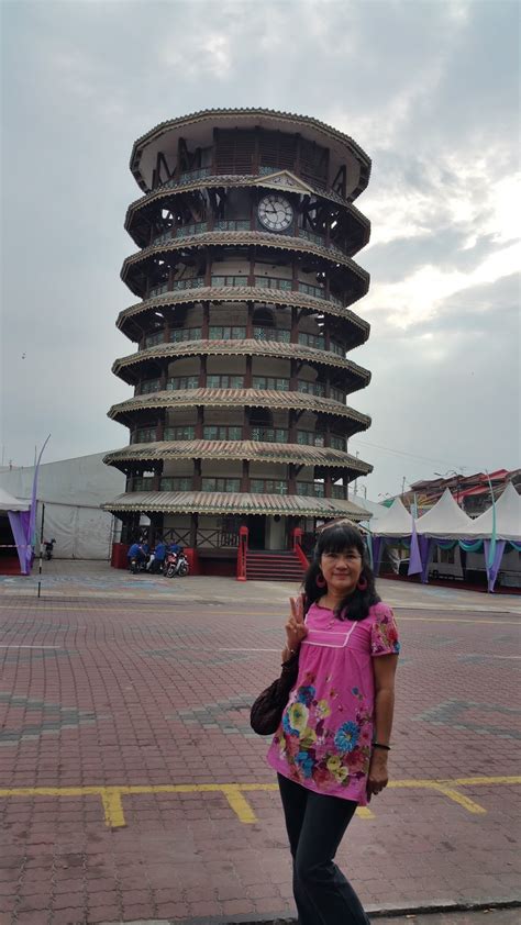 Nowadays , this tower is a building that tells time. Xing Fu: VISITING THE LEANING TOWER OF TELUK INTAN