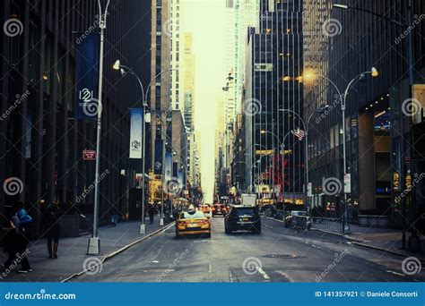 New York City Usa November 2018 Few Cars Driving On Broadway In