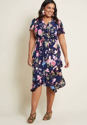 15 Flattering Summer Dresses For A Big Bust And Tummy That You Will Love